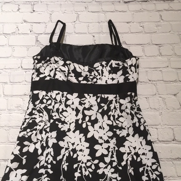 Covington Dresses Size 6 - Picture 9 of 12